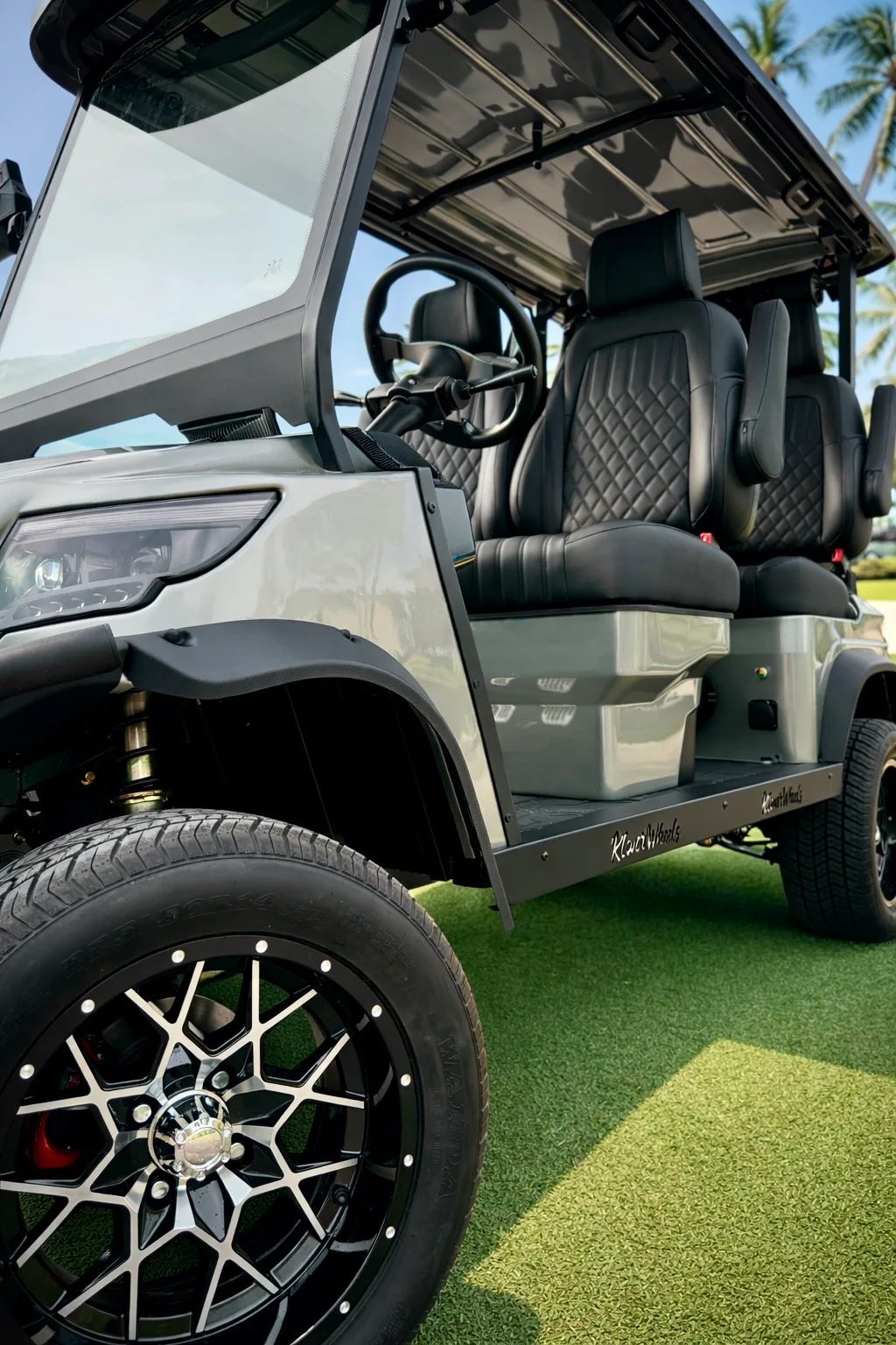 KleverDiamond-4L Solar — Ultra-Luxury AWD 4-Seat Electric Golf Cart with 280 W Solar Roof